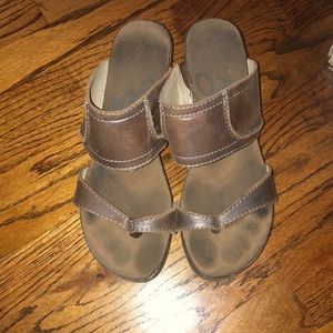 Otbt heels. Metallic brown silver.